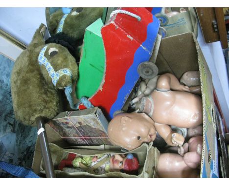 Collectable Vintage Toys Including a Wooden Noah's Ark with Paired Animals, a boxed Barnsbury Puppet, jigsaw, horsestick and 