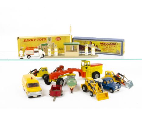 Dinky Toys, 783 BP Petrol Pump Station, 52a Cunard-White Star Liner "Queen Mary", green plastic rollers, in original boxes, l