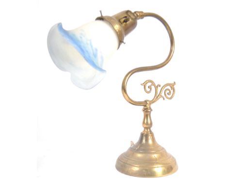 An early 20th Century brass &amp; glass coaching lamp / desk lamp. Coloured glass shade raised on brass scroll arm over a cir