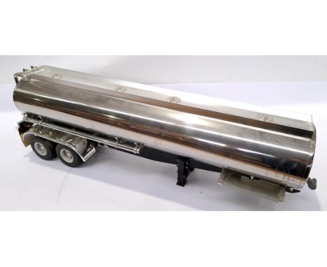 Tamiya, a unboxed 1:14 Scale RC Oil Tanker Trailer. Although unchecked for completeness or if in working order condition appe
