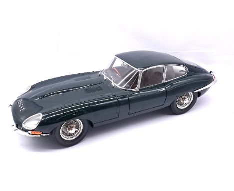 DeAgostini, a complete built 1:8 scale Jaguar E-Type model. Comes complete with 100 DeAgostini "Build The Jaguar E-Type" Maga