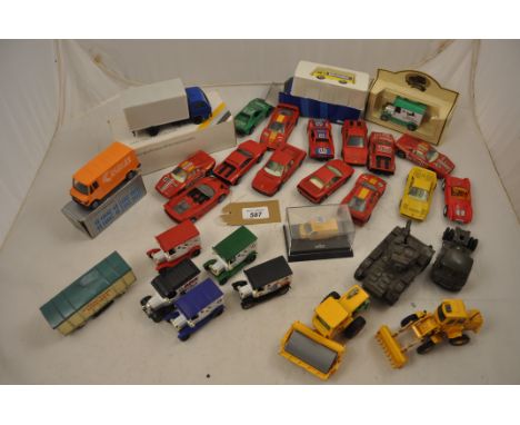 COLLECTION OF ASSORTED MODEL VEHICLES TO INCLUDE JRD, BOXED CONRAD, JOAL, CORGI AND VARIOUS FERRARIS