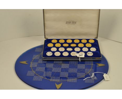 PARAMOUNT PICTURE 19993 THE OFFICIAL STAR TREK CHECKERS SET AND ROUND GLASS BOARD COMPLETE WITH PRESENTATION CASE