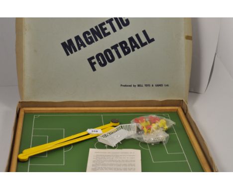 VINTAGE BELL TOYS AND GAMES THE EXCITING GAME OF MAGNETIC FOOTBALL WITH BOX