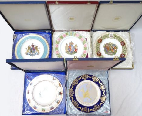FIVE VARIOUS COLLECTORS PLATESincluding a Spode European Union plate, Spode Royal Canadian Mounted Police plate, Spode Imperi