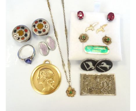 SELECTION OF COSTUME JEWELLERYincluding two agate set silver mounted buttons, a pair of Wedgwood basalt horse design cufflink