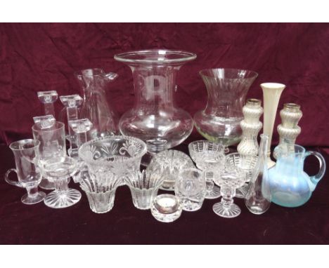 MIXED LOT OF GLASSWAREcomprising six Bohemian style ruby glass tea light holders, boxed, large Ivy glass shaped vase, taperin