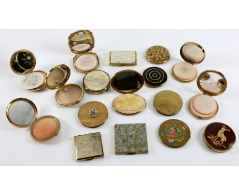 Vintage compacts including La Rage aquarium compact, others with enamel decoration various makers (16) .    