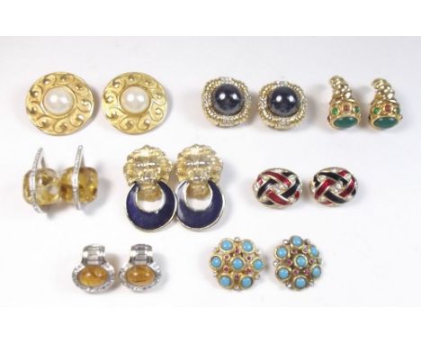 Eight pairs of vintage clip earrings including Ciner, David Hill etc