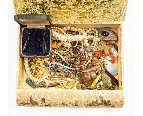 A chocolate box of assorted vintage jewellery, badges etc