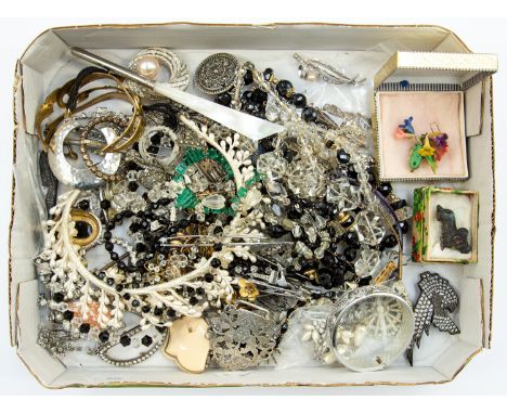 A collection of costume jewellery to include 1930-50's-60's vintage paste set brooches and clips, paste set necklaces, earrin