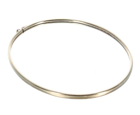 Slim 9ct hinged bangle, 3.9gm 