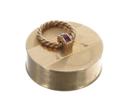 14k yellow gold engine turned circular pill box signed Cartier, with a rope twist&nbsp;handle set with two rubies,&nbsp;stamp