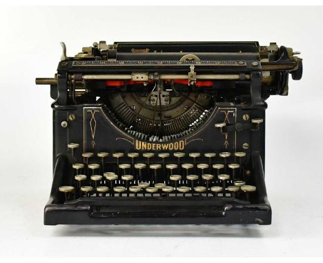 UNDERWOOD; a vintage typewriter, approx. 22.5 x 39 x 31.5cm.