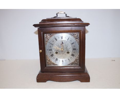Lava striking mantle clock with pendulum Height 31 cm 