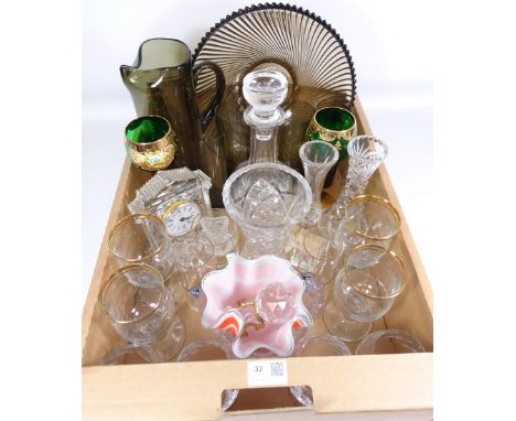 Handkerchief glass vase, Bohemia crystal mantel clock, pair of Venetian glasses and other derogative glassware in one box   C