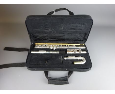Stagg flute No. 77-FE U in case   Condition Report   Click here for further images, condition, auction times & delivery costs