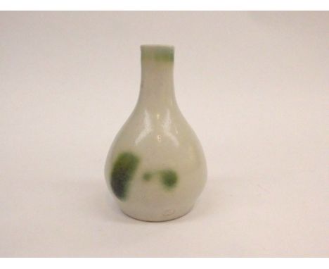 WILLIAM (BILL) MARSHALL (1923-2007) A studio pottery small vase with green and white decoration, impressed potters seal, 10cm