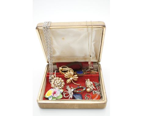 A quantity of vintage costume jewellery, including a lapis lazuli brooch