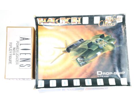 Halcyon Movie Kits. A Drop-Ship 1:72 scale from the movie Aliens, (kit dated 1989). Partly made/painted with instructions. Bo