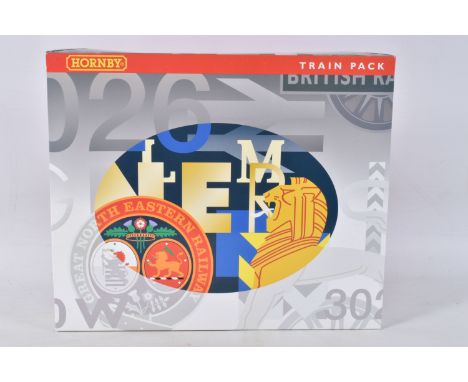 A BOXED HORNBY RAILWAYS OOGAUGE BR CLASS 101 3-CAR DMU TRAIN PACK, numbered R2578, M30304, M59115, M50322, BR Green,each carr