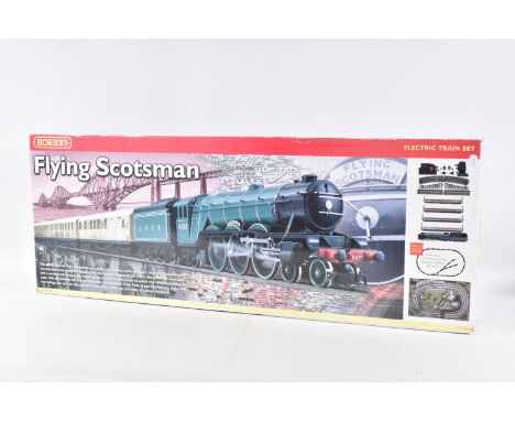 A BOXED HORNBY RAILWAYS OO GAUGE FLYING SCOTSMAN TRAIN SET, No.R1039, comprising said locomotive No.4472, L.N.E.R. green live