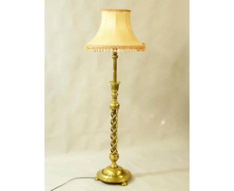 A mid-20thC brass lamp standard, the cylindrical and baluster column raised with a shaped entwined lower section, on a domed 