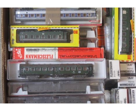 Forty HO Continental passenger coaches by Fleischmann, Roco and others, some items fitted with coach lighting, all items boxe