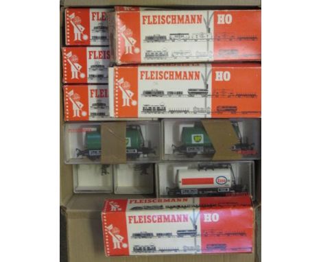 Fleischmann tanker wagons comprising eighteen four wheel tankers and seven bogie tank wagons, all items boxed, F-G (Est. plus
