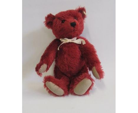 A Steiff replica teddy bear "Burgundy 40" with original box and certificate No.00423, dated 1998, limited edition of 3000 (Es