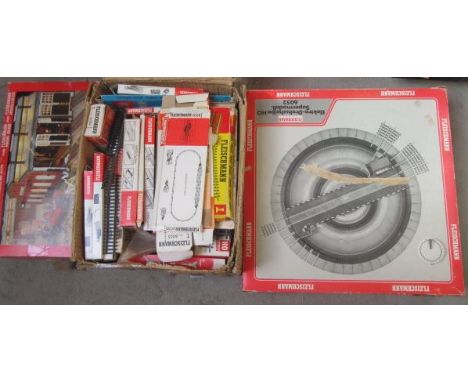 Fleischmann 6025 electric turntable, boxed, 6476 engine shed kit (unmade), and a quantity of Fleischmann HO gauge track and p