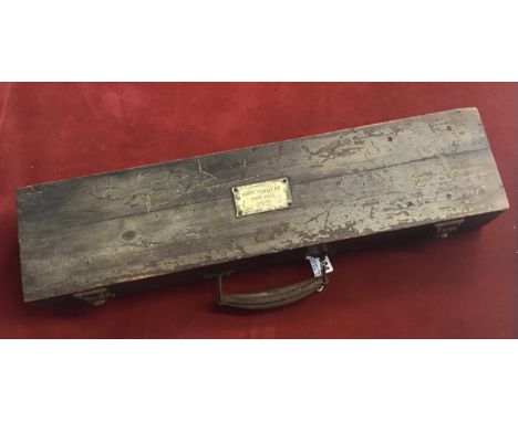 British WWII Military Stereoscope Universal Bar-Parallax Tyle PB2, made C.F.C. In its original wooden box, lenses are in very