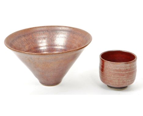 A pair of ceramic contemporary Japanese dinnerware pieces, comprising of, a ramen bowl and a drinking cup. Featuring a burnt 