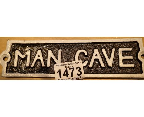 Cast iron Man Cave sign, L: 21 cm. P&amp;P Group 1 (£14+VAT for the first lot and £1+VAT for subsequent lots) 