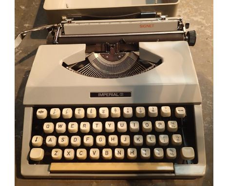 Imperial Signet portable typewriter. P&amp;P Group 2 (£18+VAT for the first lot and £3+VAT for subsequent lots) 