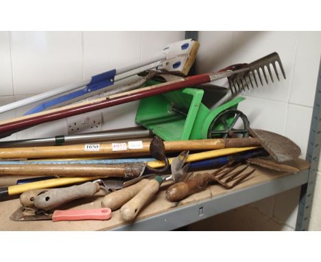 Shelf of mixed garden tools. Not available for in-house P&amp;P, contact Paul O'Hea at Mailboxes on 01925 659133 