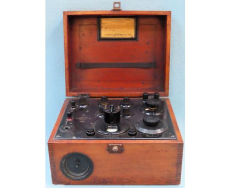 Vintage mahogany cased Cambridge Instrument Co. P/H Meter. Approx. 19.5 x 31 x 25cms

used not tested. 
