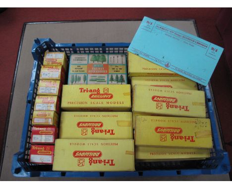 Twenty One Triang "TT" Gauge Boxed Points, (7 x l/h - 14 x r/h) plus five Ref RT44 diesel refueling unit, a T33 level crossin