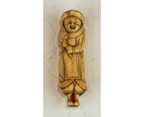 Netsuke  Japan, 19. Jh. Hirschhorn. Stehender Sennin mit kleinem Sack auf der Schulter. H. 7 cm. (Hutkrempe besch.). (59740)