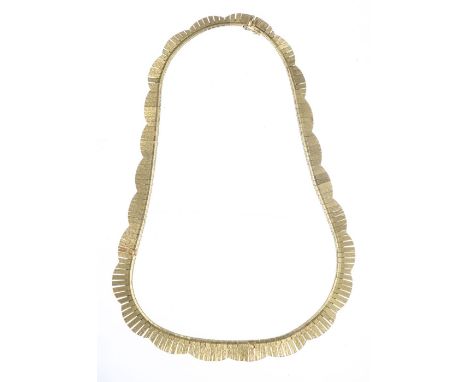 Goldhalskette  Vintage. Schraffierte Bogenglieder. L. ca. 43 cm. Gew. ca. 33 g. (60320)