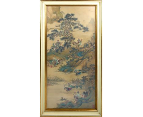 Reiter in felsiger Landschaft mit knorriger Kiefer  China Malerei auf Seide. 99×46,5 cm. R. (60271)