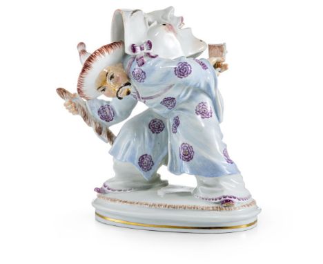 Struck, AlexanderChinesischer Maskenträger  Meissen, um 1989 Bunt bemalt. Auf ovalem, goldgerändertem Sockel. H. 11,6 cm (lin