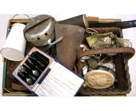 A collectors lot comprising metalware to include a copper jug, a vintage can, tennis balls, an enamel lidded pot with carryin
