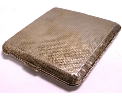 A George VI hallmarked silver compact, Birmingham 1947, approx weight including interior fittings 3ozt. CONDITION REPORT Some