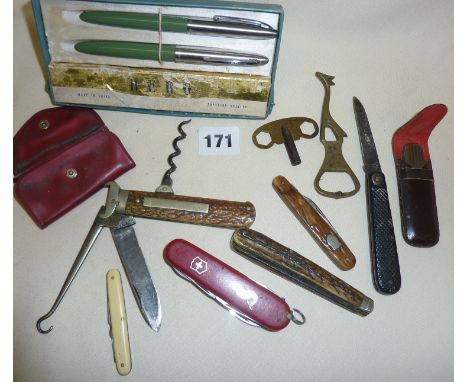 Good lot of old and vintage penknives and pocket knives, makers include a Southern &amp; Richardson 'Nest Knife', Joseph Rodg