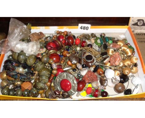 Tray of assorted vintage costume jewellery