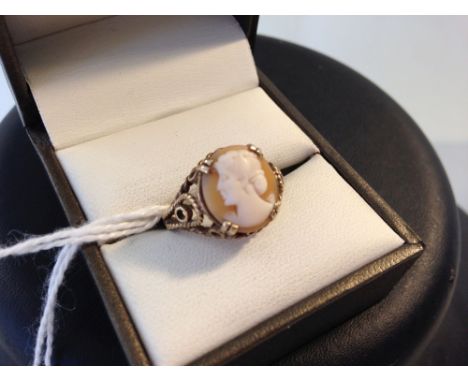 9ct gold cameo ring, weight approx 3.9g size P