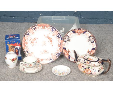 A group of miscellaneous ceramics. Royal Crown Derby 2 plates, Royal Albert 'Old Country Roses' small vase, Spode 'Chinese Ro