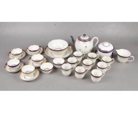 A twenty seven piece early Worcester tea ware set. To include, teapot, tea bowls, cream jug and sugar bowl etc. Decorated wit