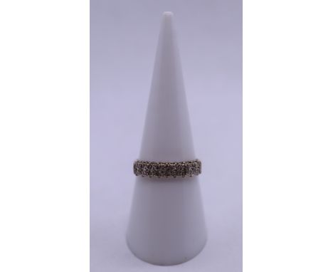 9ct gold diamond ring - Size M 